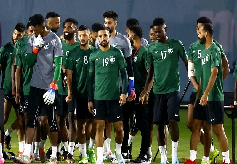 沙特防线坚固，成功挡住对手疯狂进攻