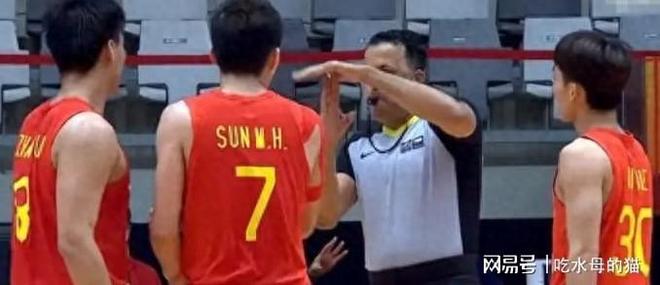 抛开重伤,球迷拥护裁判判罚 抛开重伤,球迷拥护裁判判罚