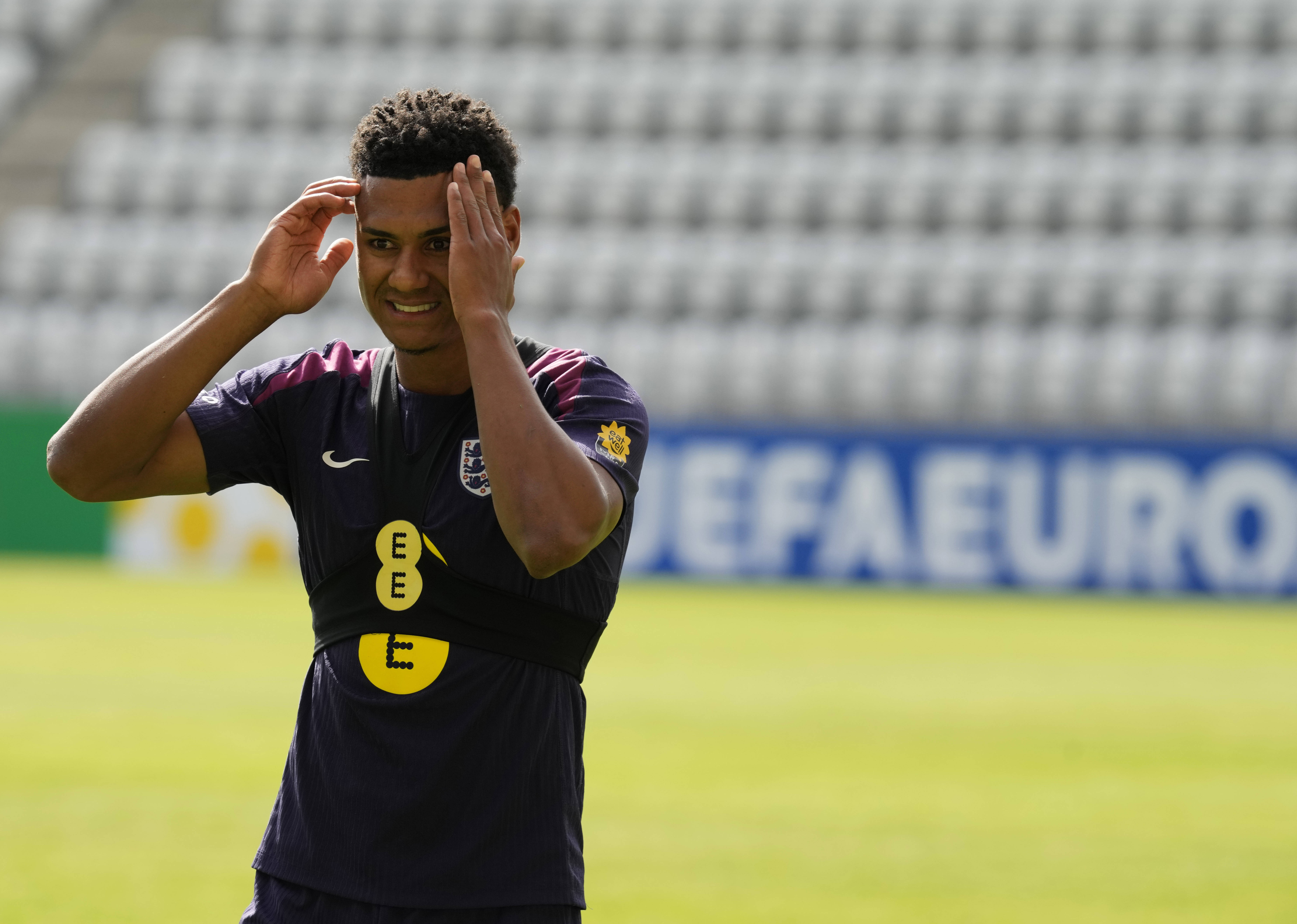 关于英格兰国家队豪取胜利，继续冲刺的信息