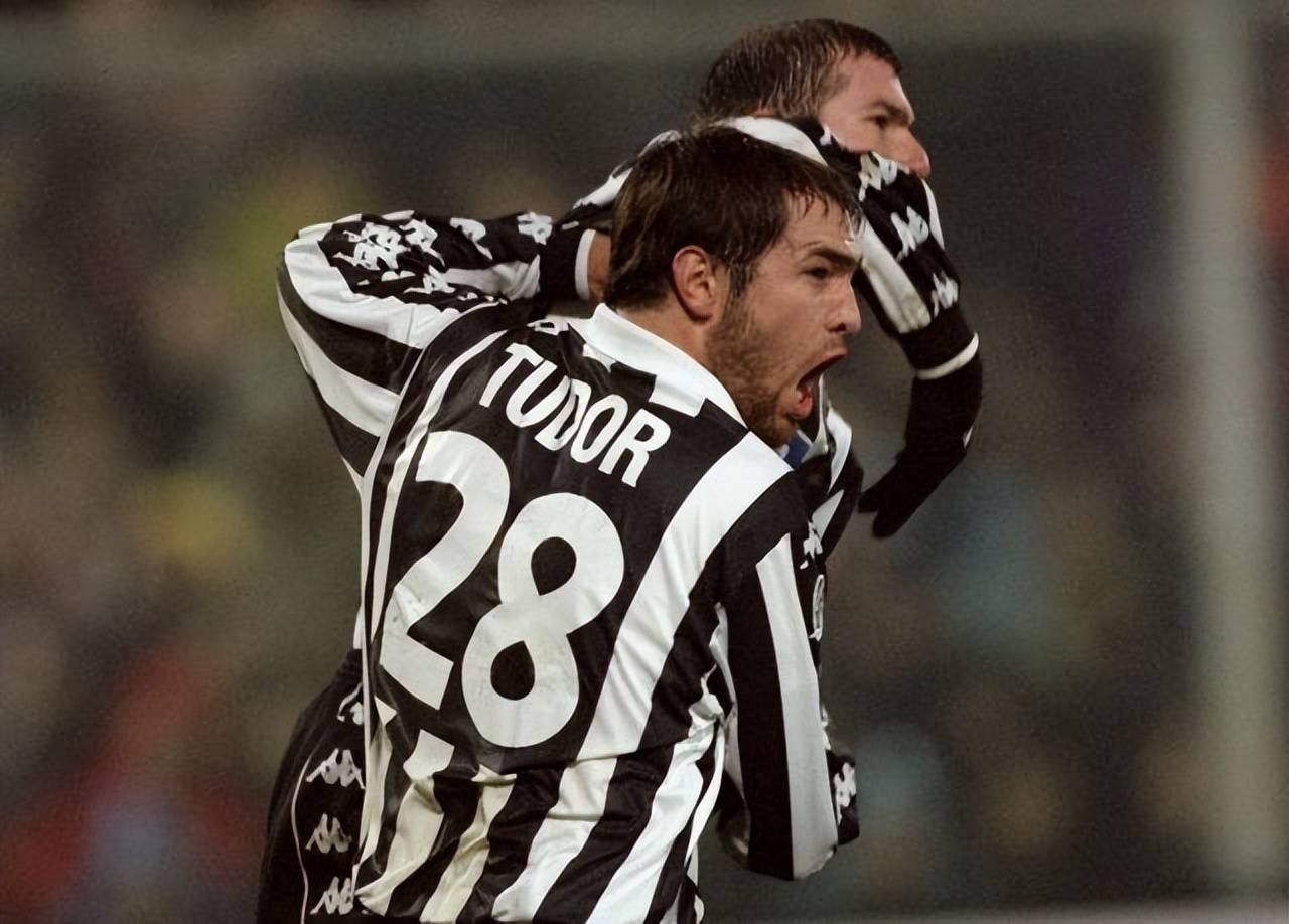 尤文图斯主帅赞扬年轻后卫的表现 尤文图斯主帅赞扬年轻后卫的表现