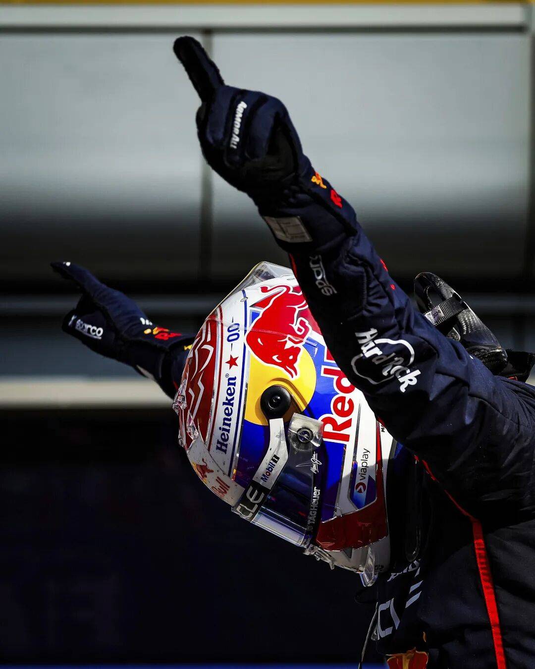 关于红牛二队碾压索伯车队，佩雷兹关键制胜的信息