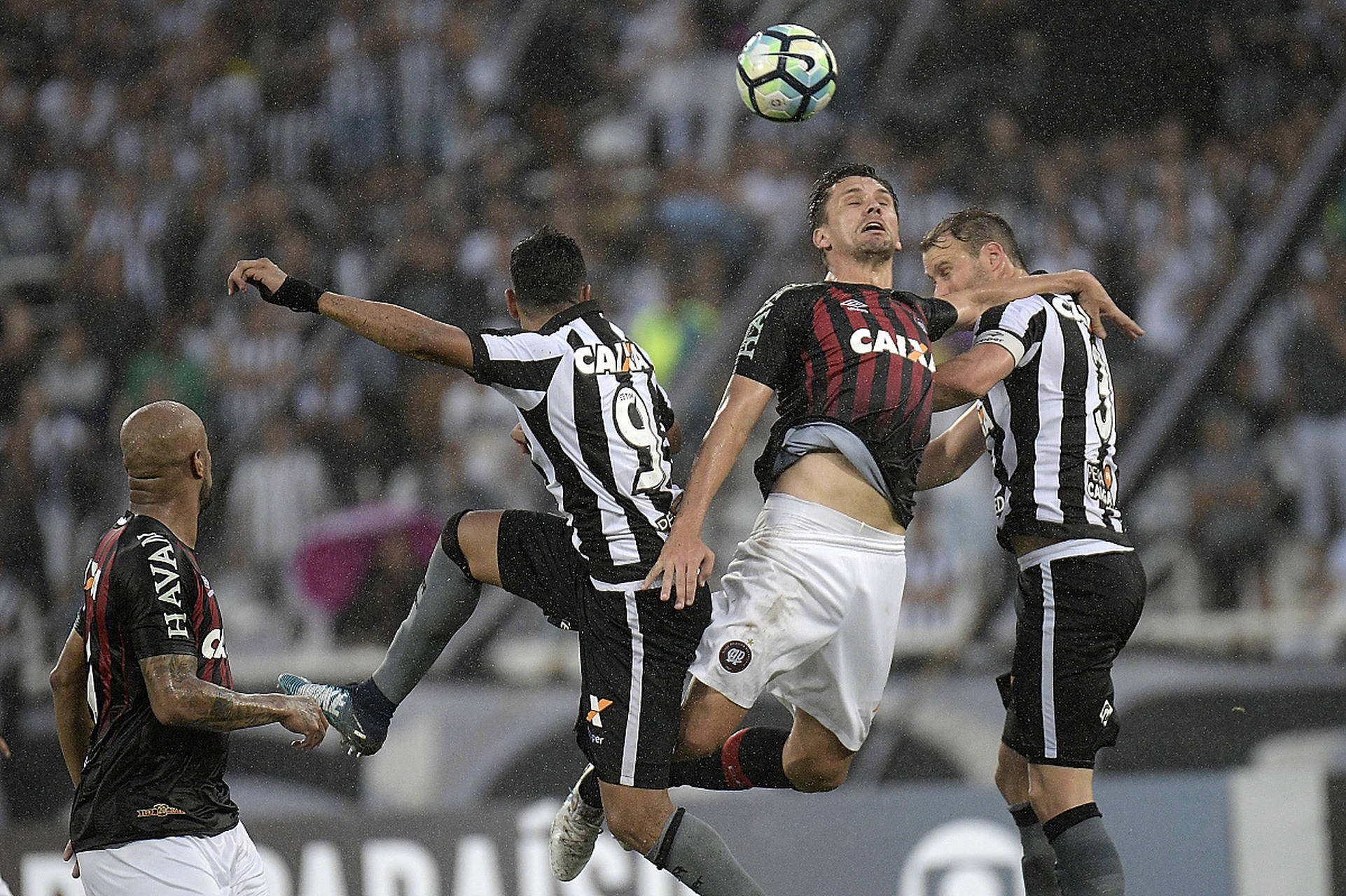 克鲁塞罗夺冠,晋级比赛再次展示实力 克鲁塞罗夺冠,晋级比赛再次展示实力