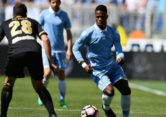 罗马客场击败巴勒莫，继续领跑积分榜