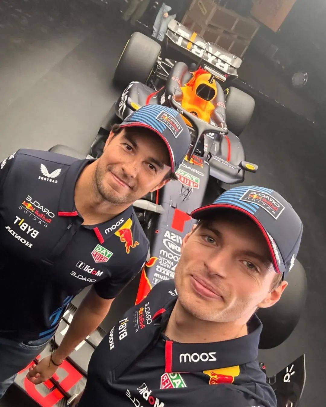 红牛二队轻取阿斯顿马丁,佩雷兹点燃赛场 红牛二队轻取阿斯顿马丁,佩雷兹点燃赛场