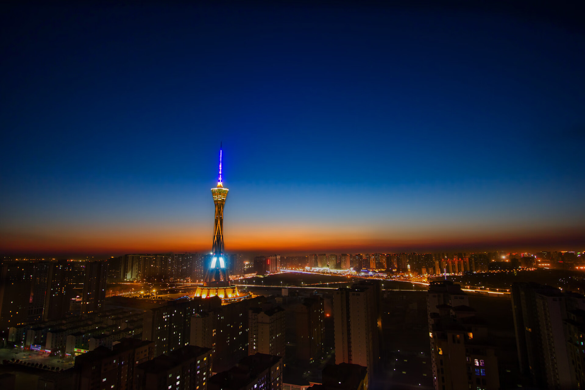 梦幻赛场，字母哥主导节奏，广东队与勇士的跨界对决