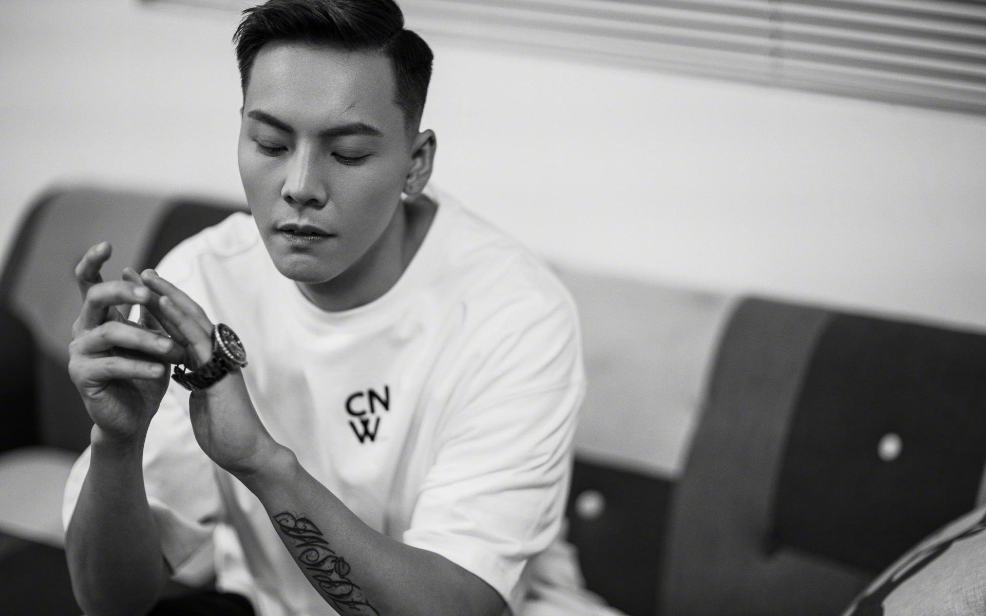 伊拉克全场压制芬兰，斯通斯致命一击铸就关键先生传奇