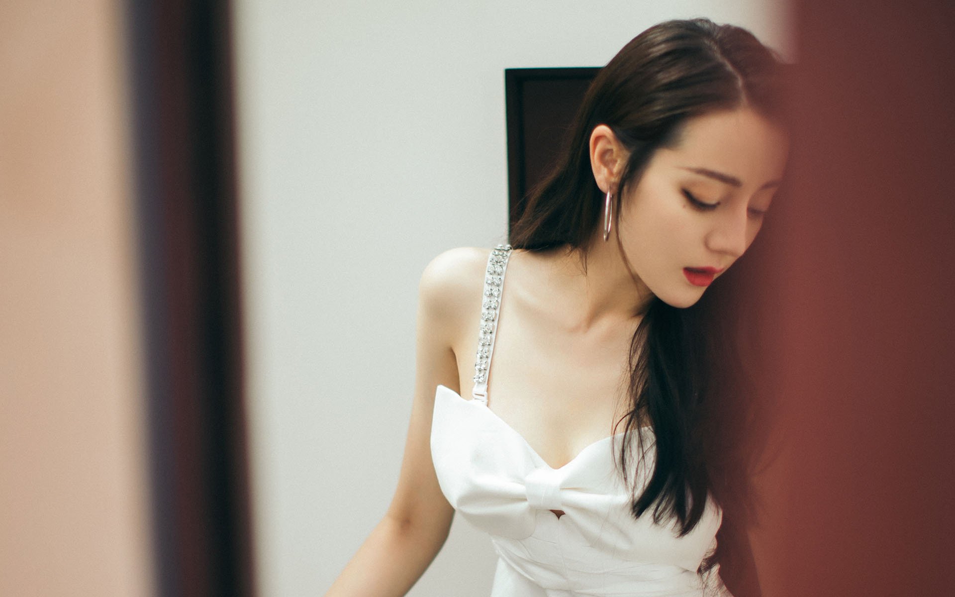 足球场与地缘棋盘,当格纳布里在慕尼黑接管时,一场横跨地中海的历史压制正悄然上演