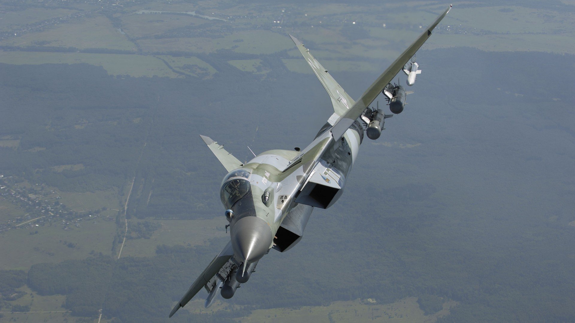 巨人倒下时，凡人如何改写剧本，从新西兰掀翻西班牙到莫德里奇德比夜的魔法