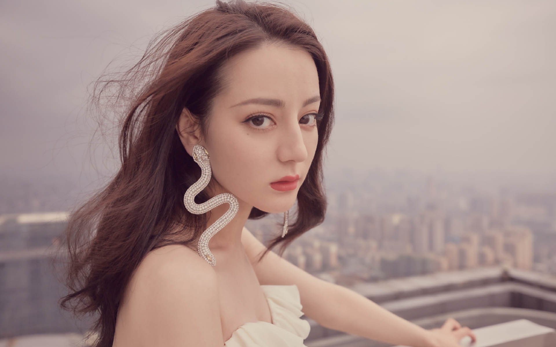 巨人倒下时，凡人如何改写剧本，从新西兰掀翻西班牙到莫德里奇德比夜的魔法